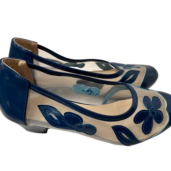 Beacon Fashion and Fit Blue Floral with See Through Mesh Shoes Size 7.5 - Picture 4 of 7